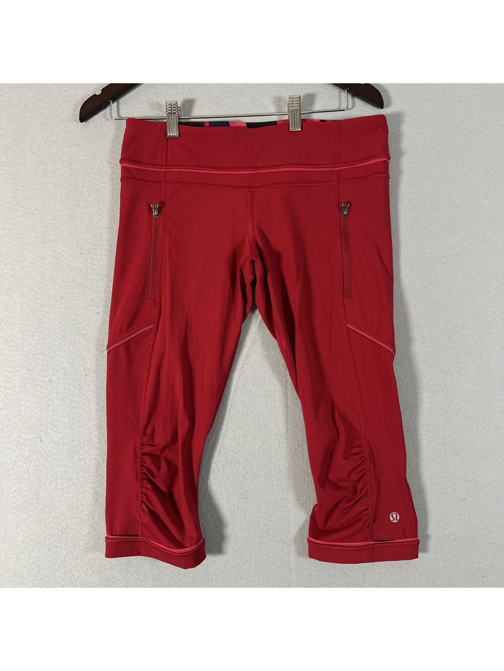 Lululemon Red Lowrise Capris Women's Activewear Pants with Pockets Size 8